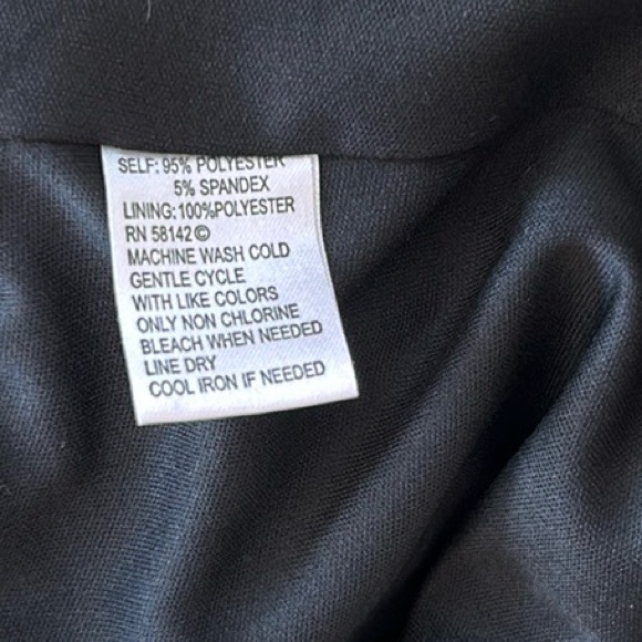 Gifted 💝 Sexy LBD - Picture 7 of 7